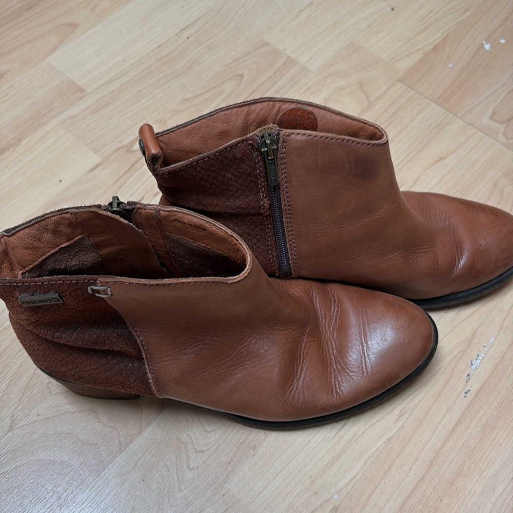 Pikolinos brown leather and suede ankle booties